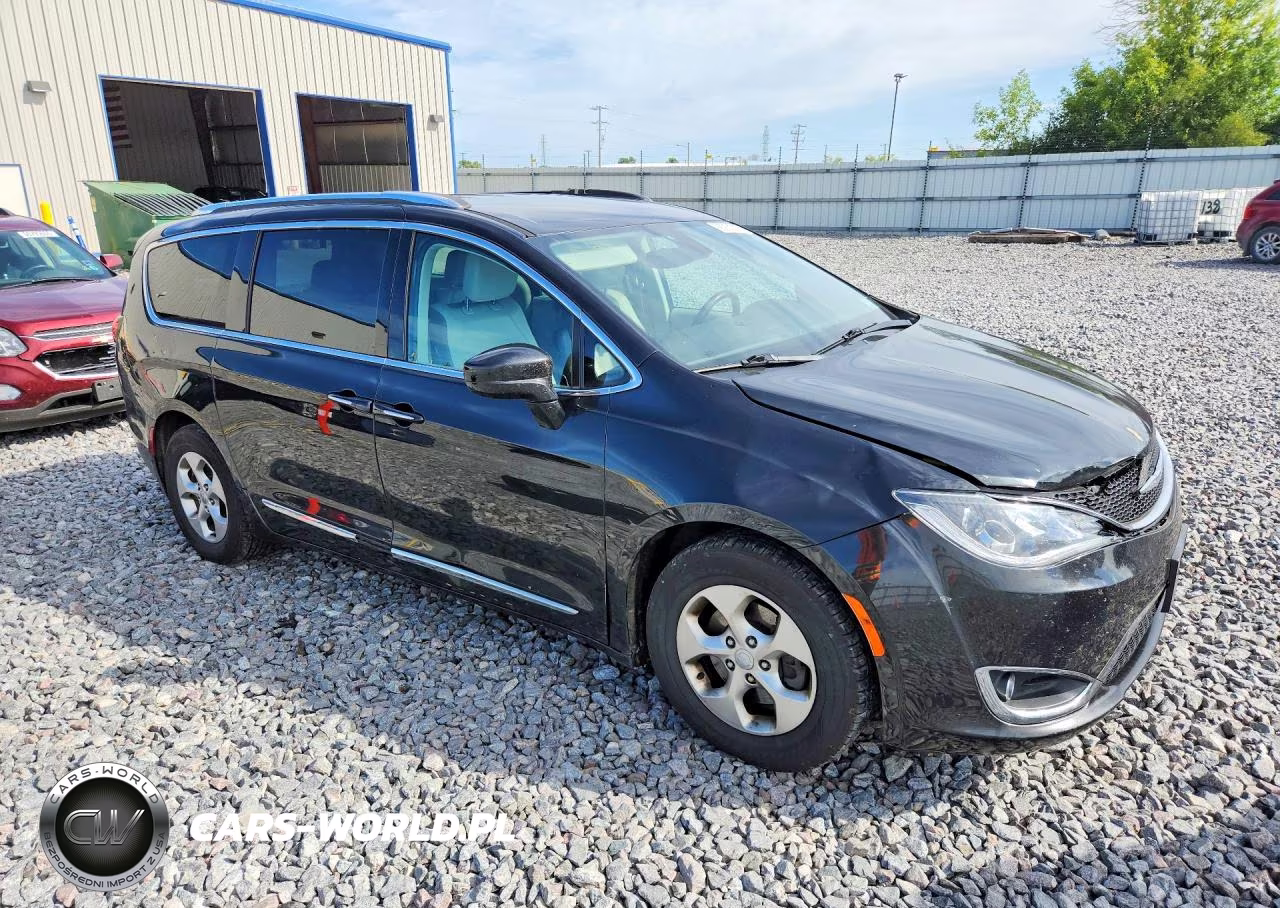 2017 Chrysler Pacifica Touring L Plus VIN:2C4RC1EGXHR656248 - 4