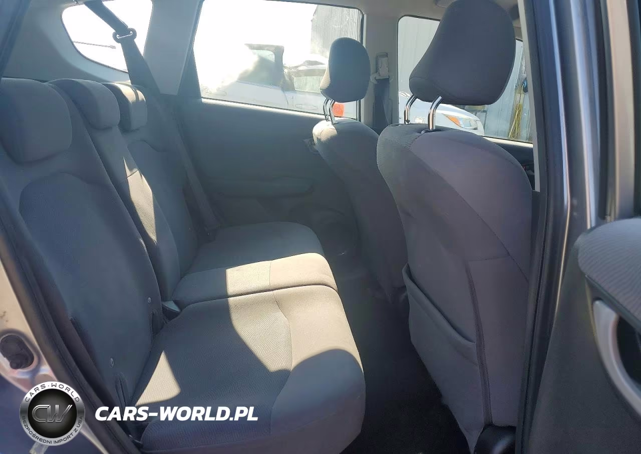 2010 Honda Fit VIN:JHMGE8H23AC030046 - 10