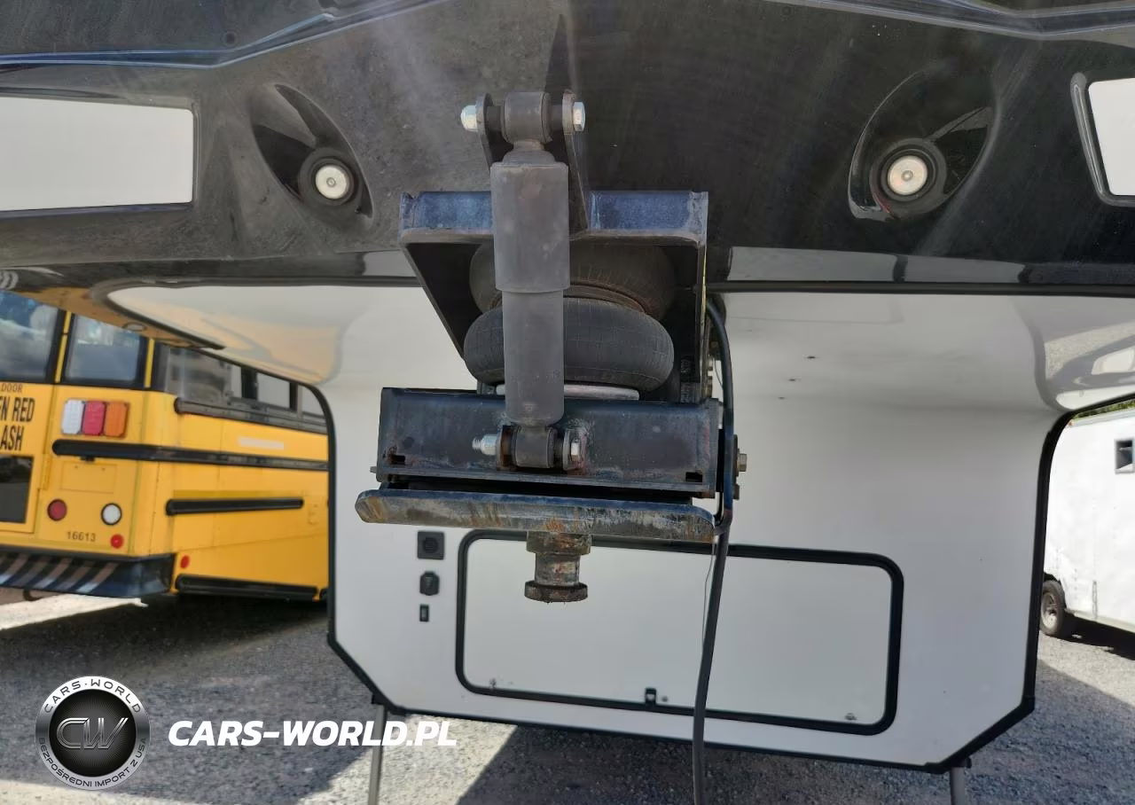 2017 Grand Design Momentum Camper VIN:573FM4533H1203925 - 10