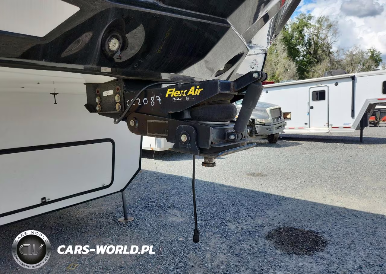 2017 Grand Design Momentum Camper VIN:573FM4533H1203925 - 7