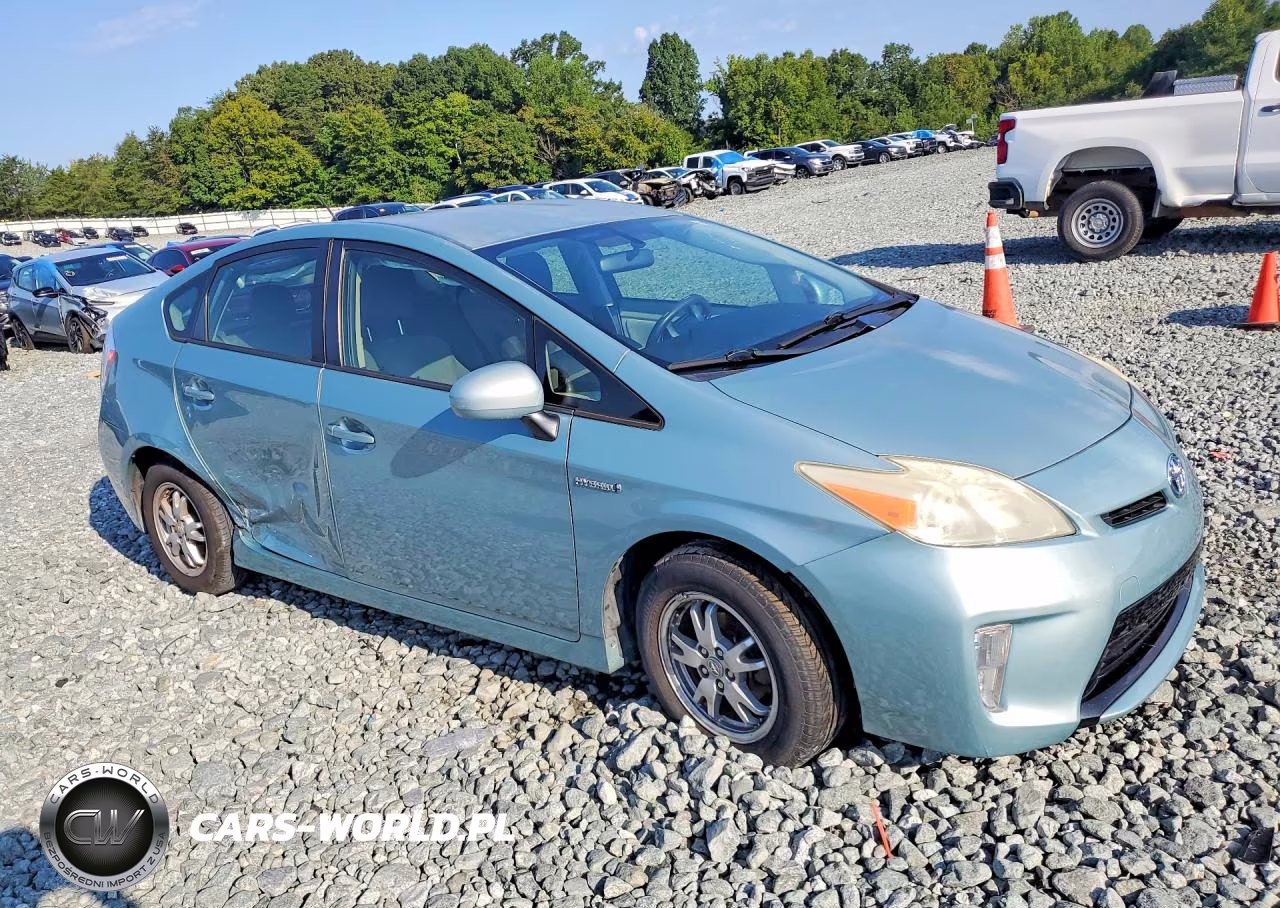 2013 Toyota Prius Two VIN:JTDKN3DU2D5695275 - 4