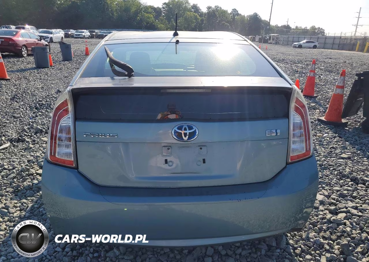 2013 Toyota Prius Two VIN:JTDKN3DU2D5695275 - 6