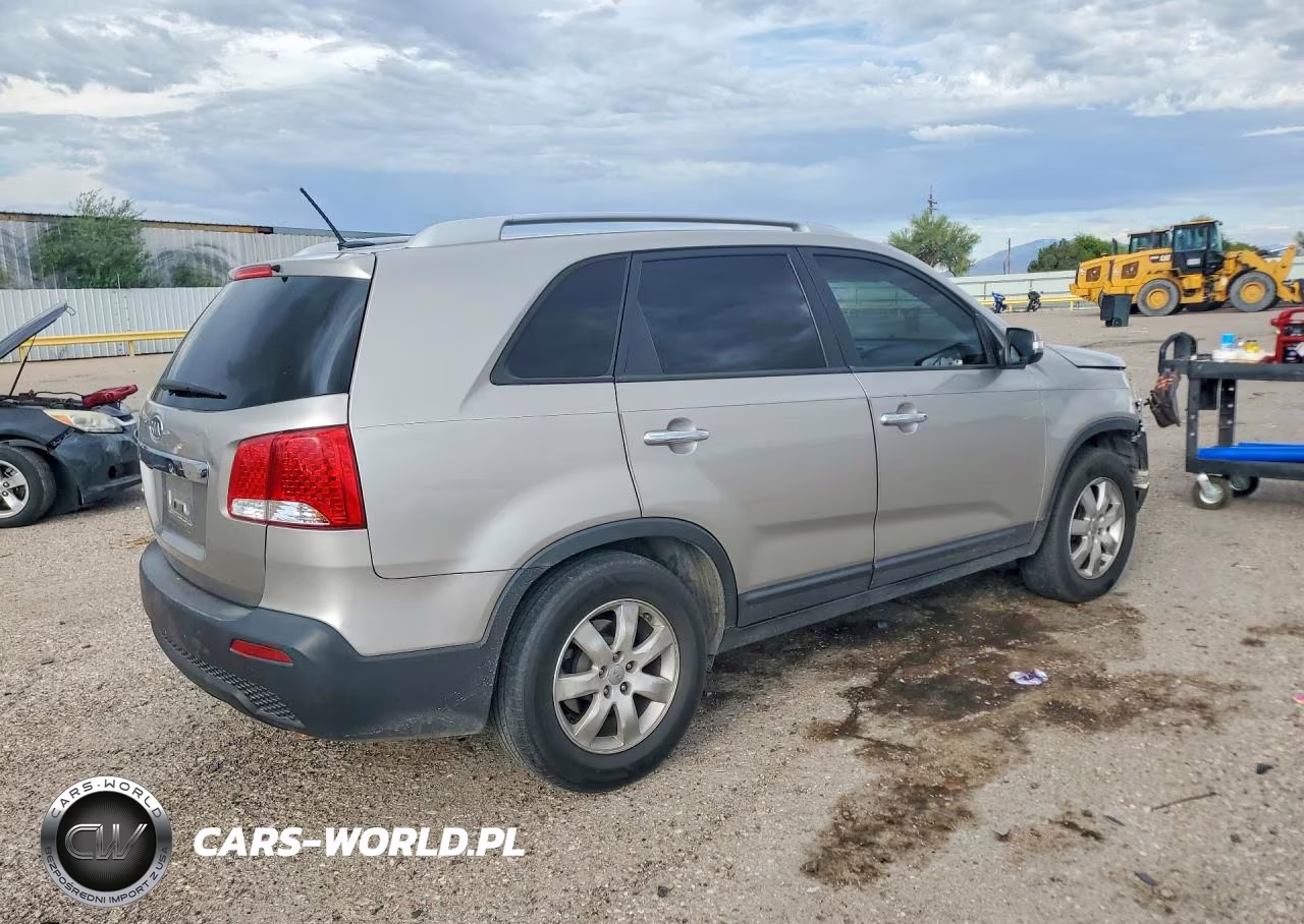 2013 Kia Sorento Lx VIN:5XYKT3A63DG400512 - 3