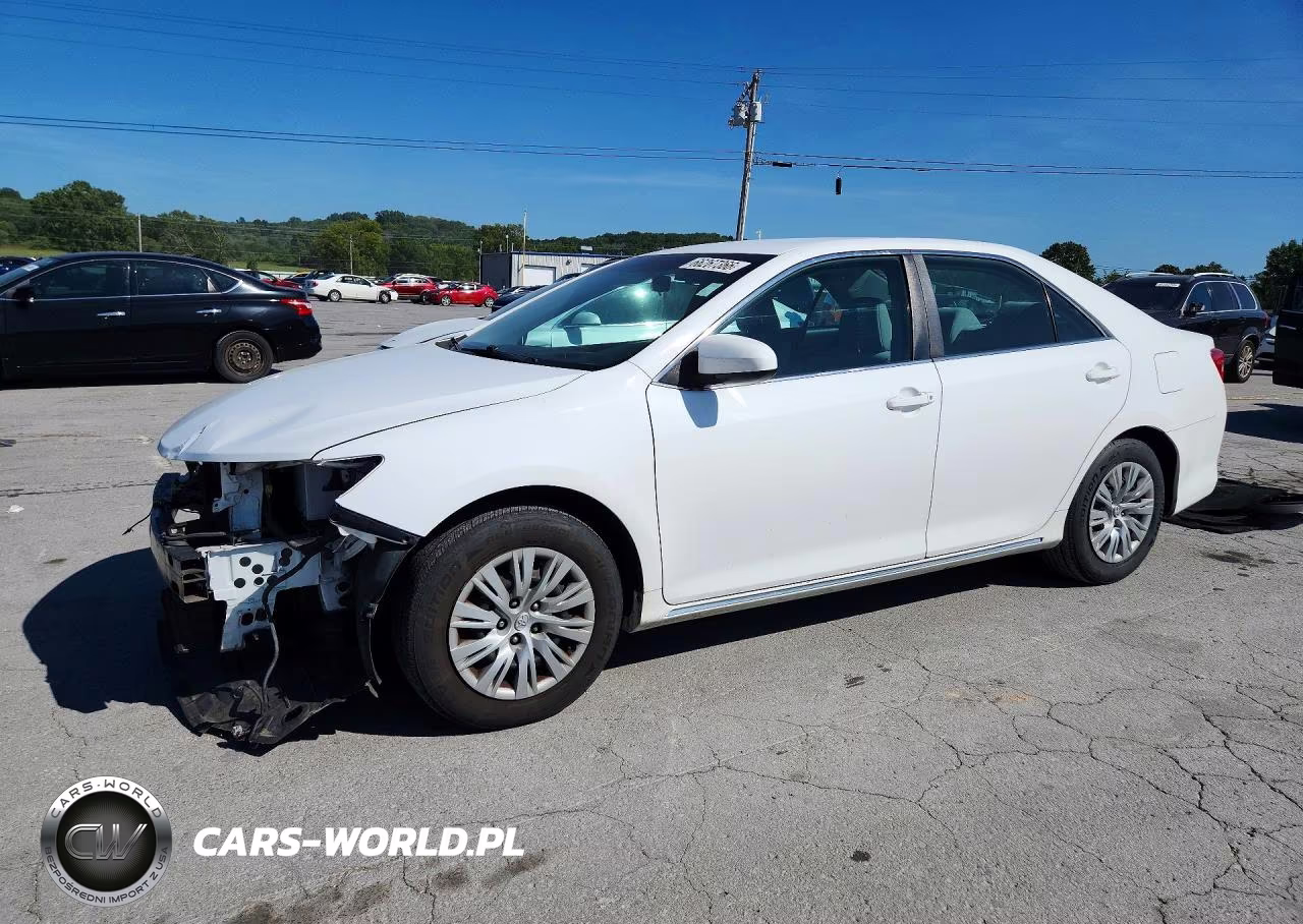 2012 Toyota Camry Le – zdjęcie 1 z 13