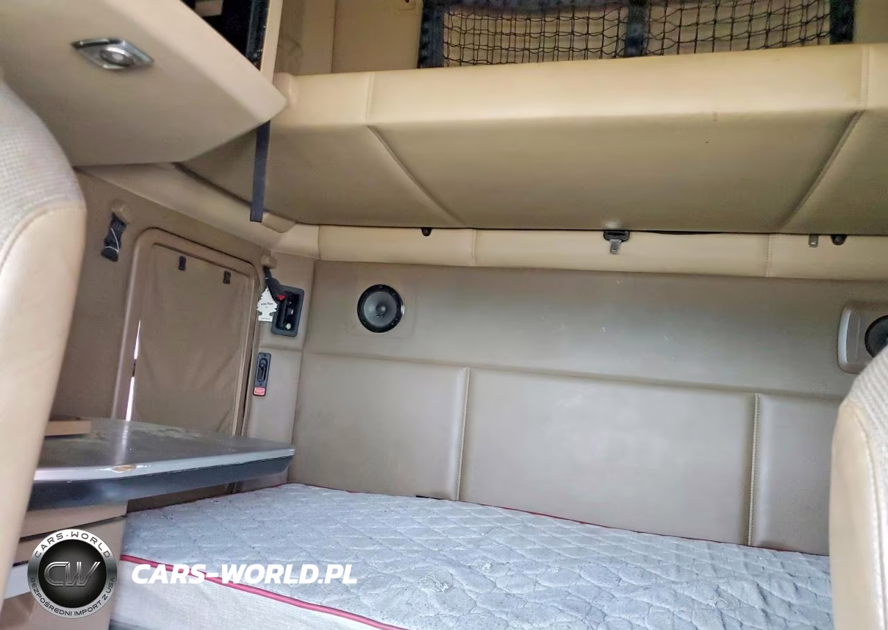 2016 Kenworth Construction T680 VIN:1XKYDP9X3GJ483024 - 10