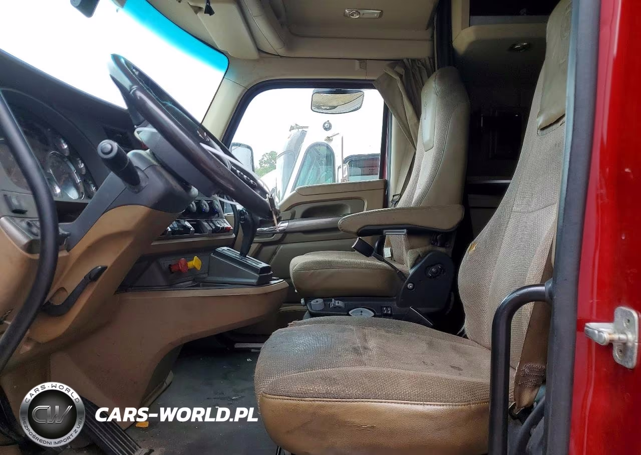 2016 Kenworth Construction T680 VIN:1XKYDP9X3GJ483024 - 7