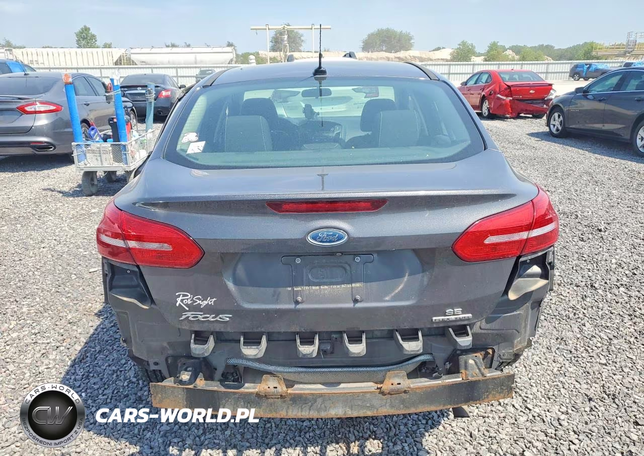 2015 Ford Focus Se VIN:1FADP3F21FL313840 - 6