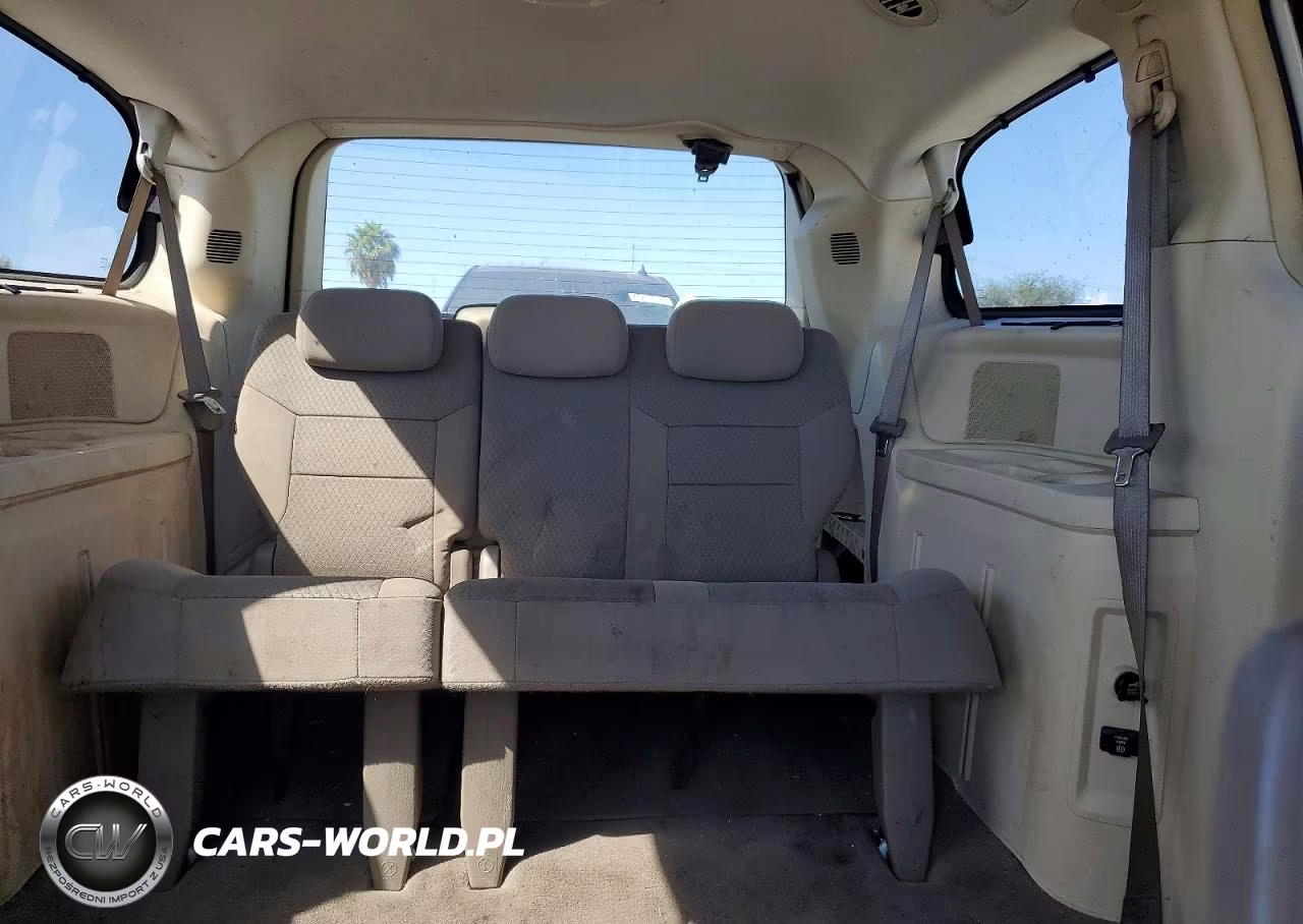 2010 Chrysler Town & Country Touring VIN:2A4RR5D19AR143057 - 10