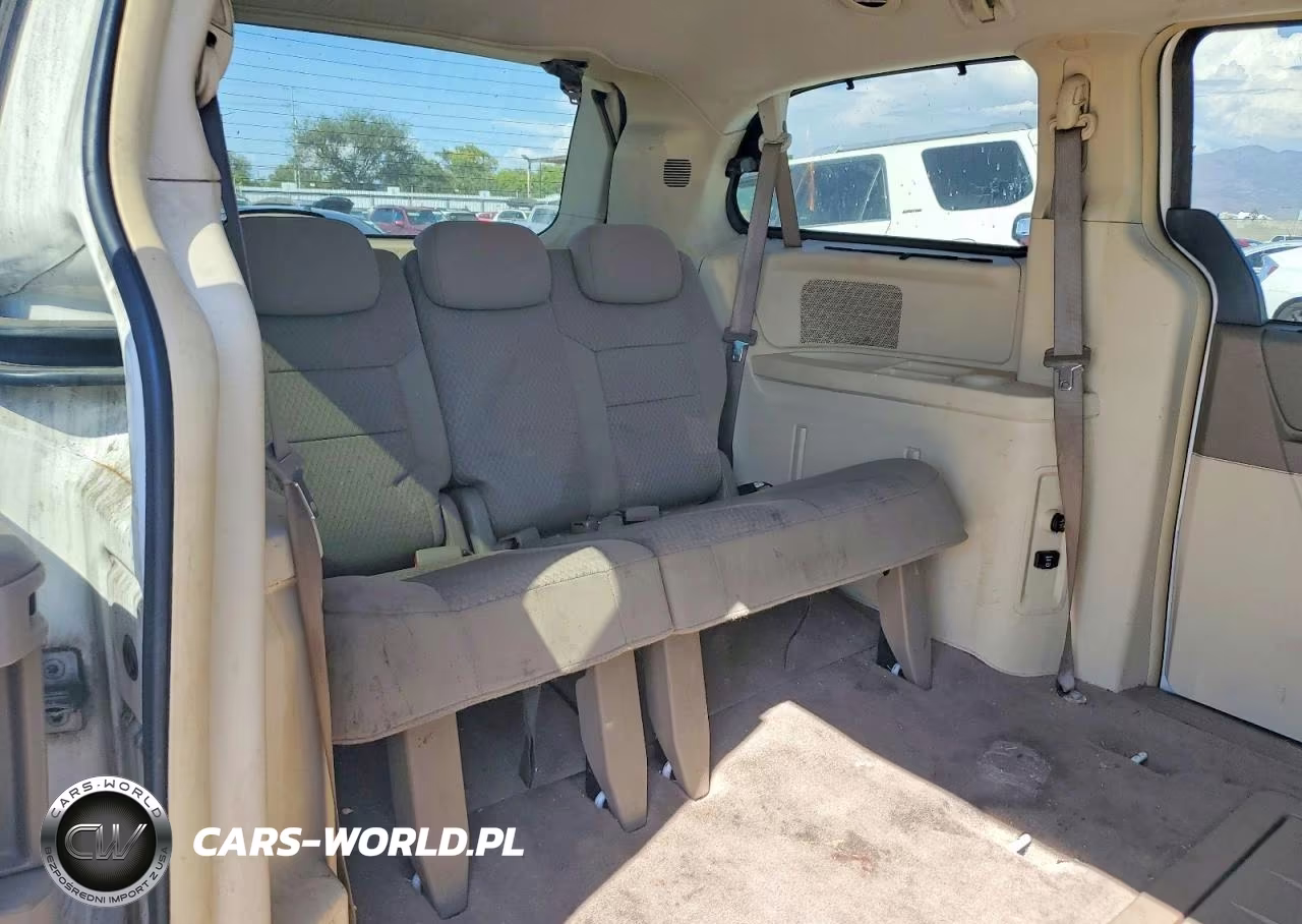 2010 Chrysler Town & Country Touring VIN:2A4RR5D19AR143057 - 11