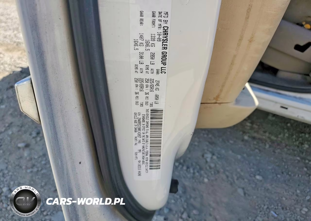 2010 Chrysler Town & Country Touring VIN:2A4RR5D19AR143057 - 13