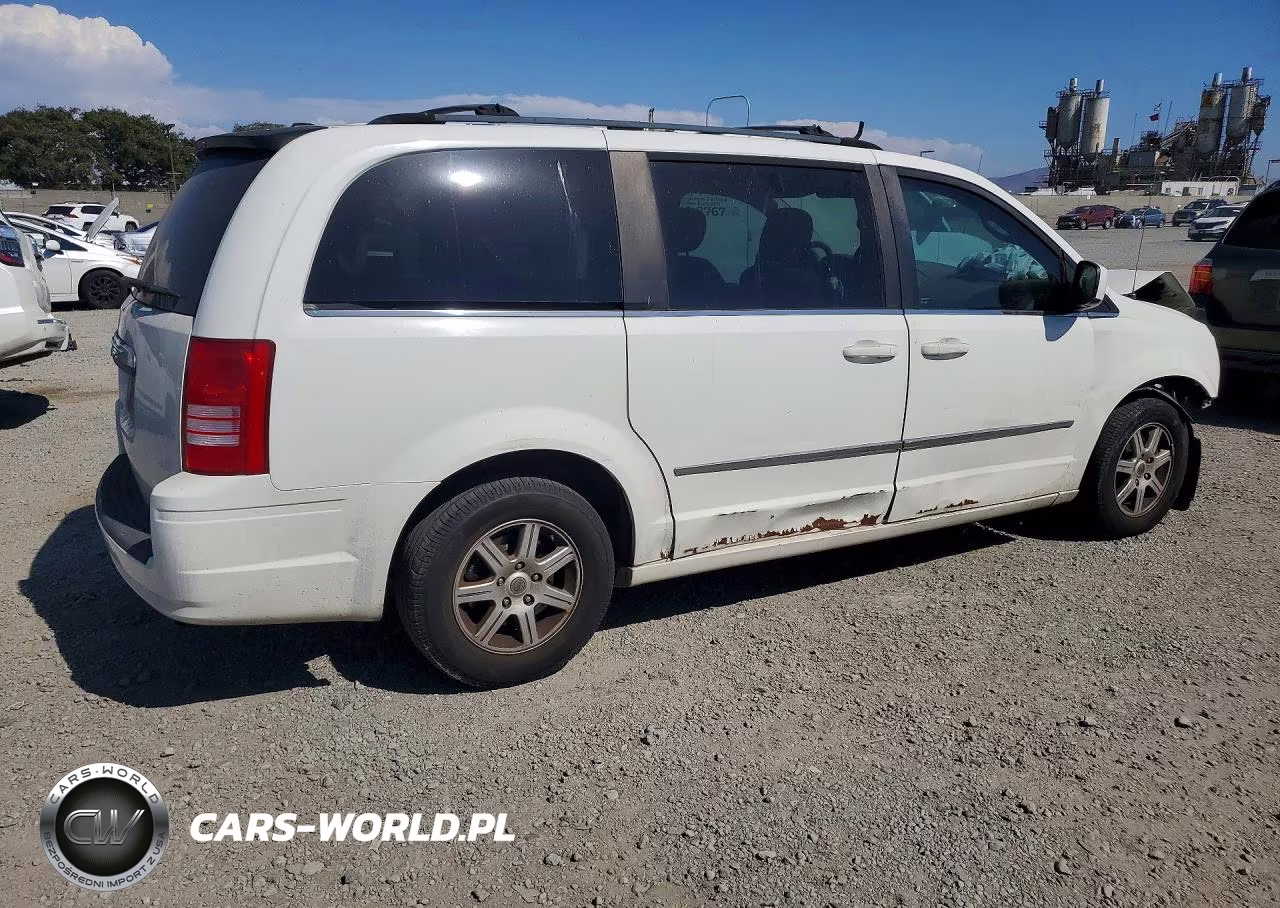 2010 Chrysler Town & Country Touring VIN:2A4RR5D19AR143057 - 3