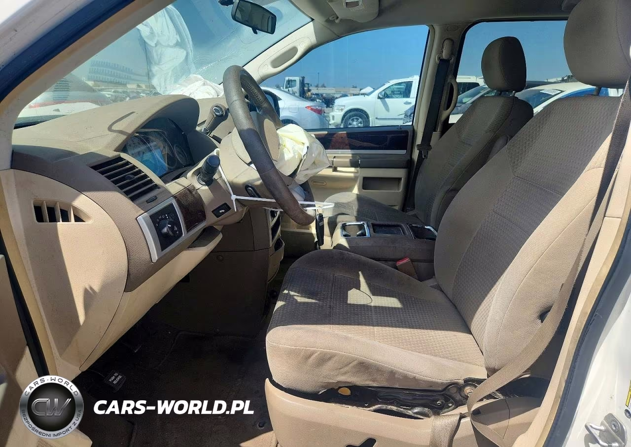 2010 Chrysler Town & Country Touring VIN:2A4RR5D19AR143057 - 7