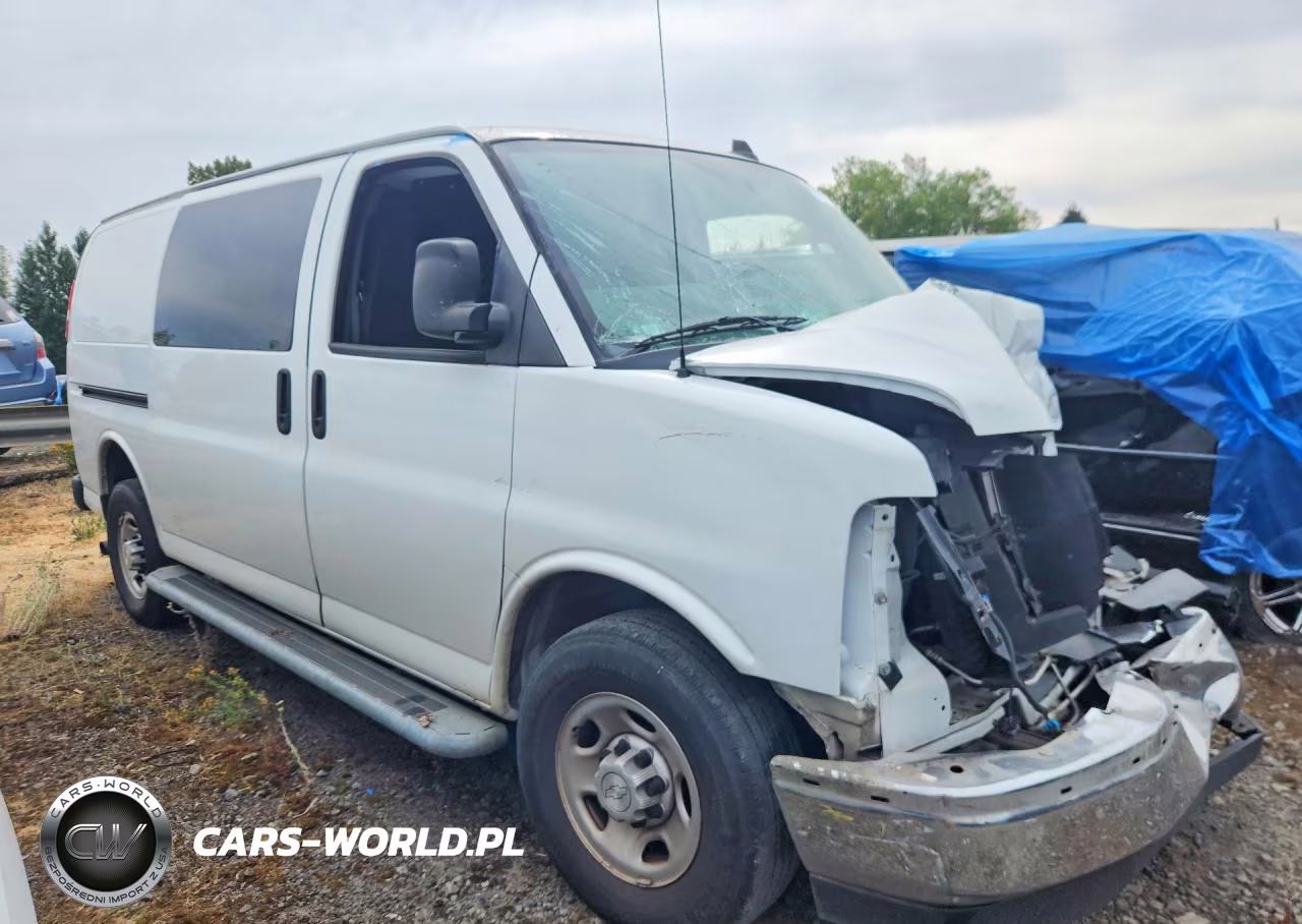 2019 Chevrolet Express 2500 Cargo Delivery Van VIN:1GCWGAFG0K1365887 - 4