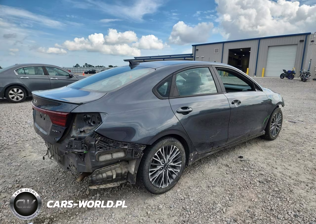 2022 Kia Forte Gt Line VIN:3KPF54AD4NE430732 - 3