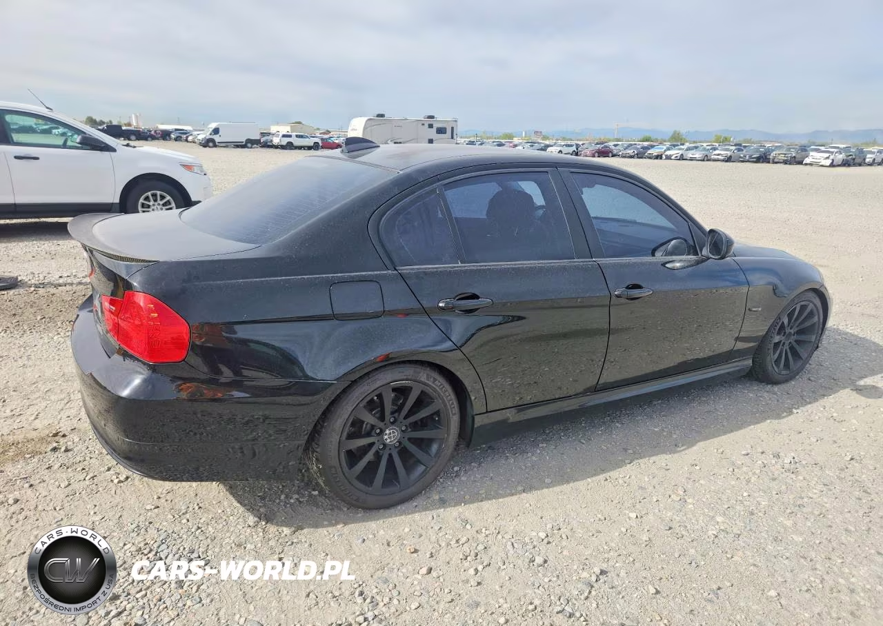 2011 BMW 328 Xi VIN:WBAPK7C52BA819403 - 3
