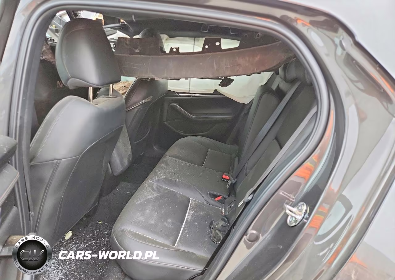 2019 Mazda 3 Preferred VIN:JM1BPAMMXK1141761 - 10