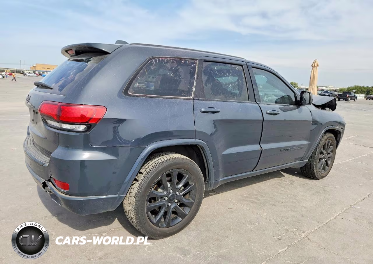 2018 Jeep Grand Cherokee Laredo VIN:1C4RJEAG4JC281233 - 3