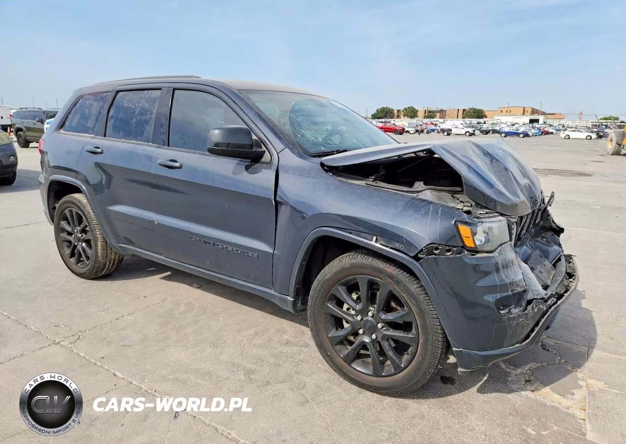 2018 Jeep Grand Cherokee Laredo VIN:1C4RJEAG4JC281233 - 4