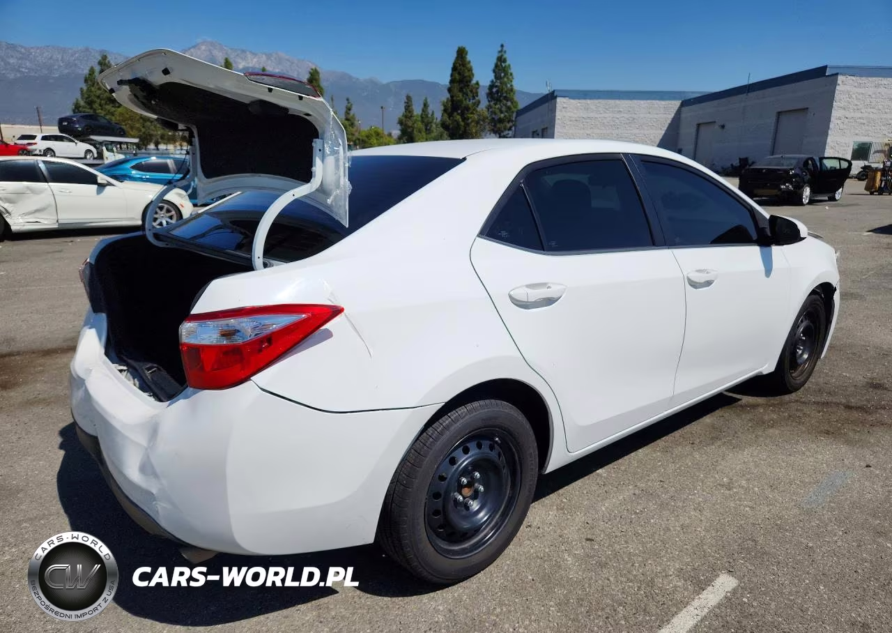 2016 Toyota Corolla Le VIN:5YFBURHE7GP458054 - 3