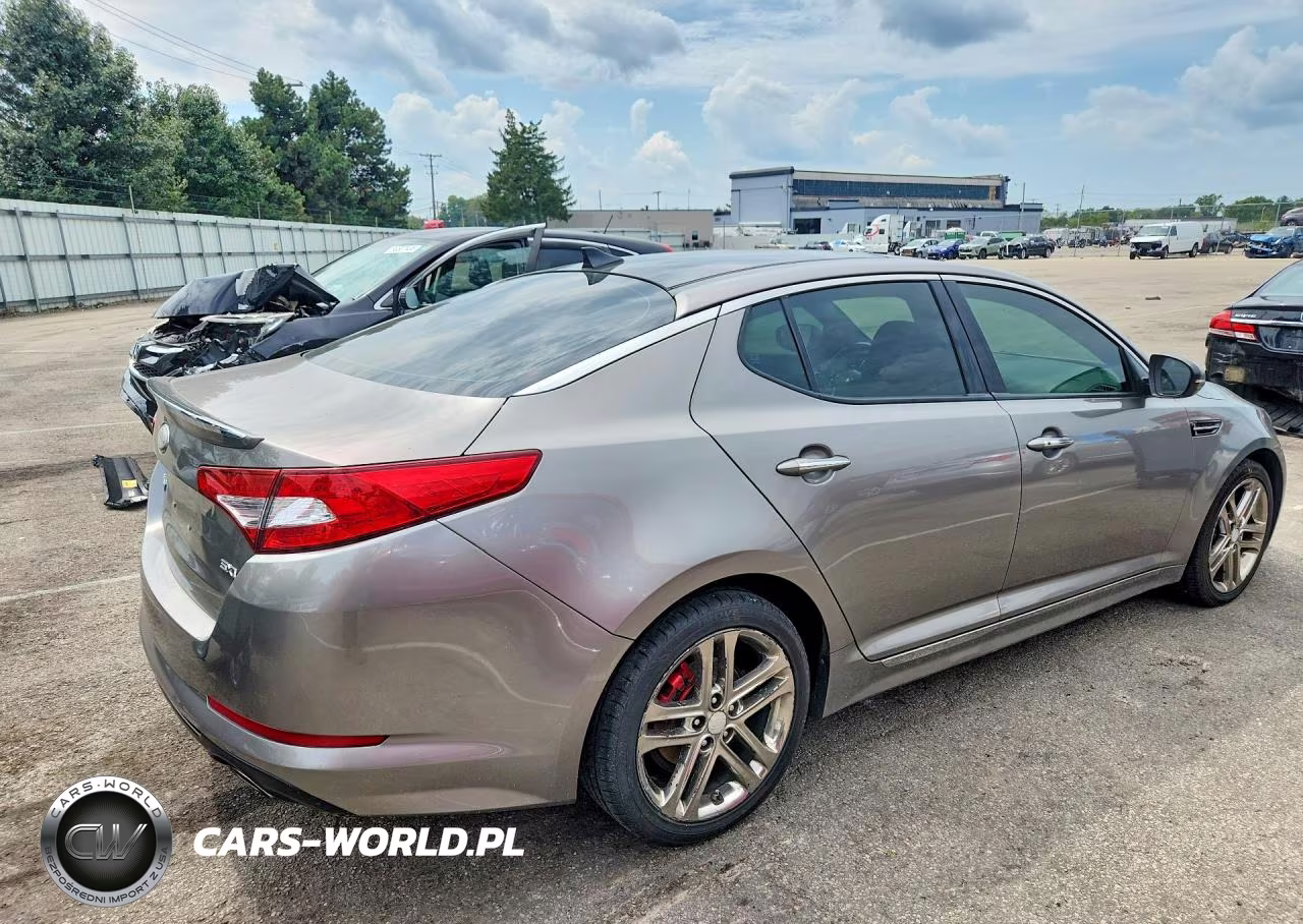 2013 Kia Optima Sx VIN:5XXGR4A60DG204770 - 3