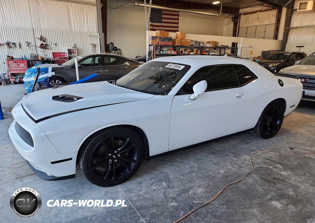 2018 Dodge Challenger Sxt VIN:2C3CDZAG1JH183721 - 1