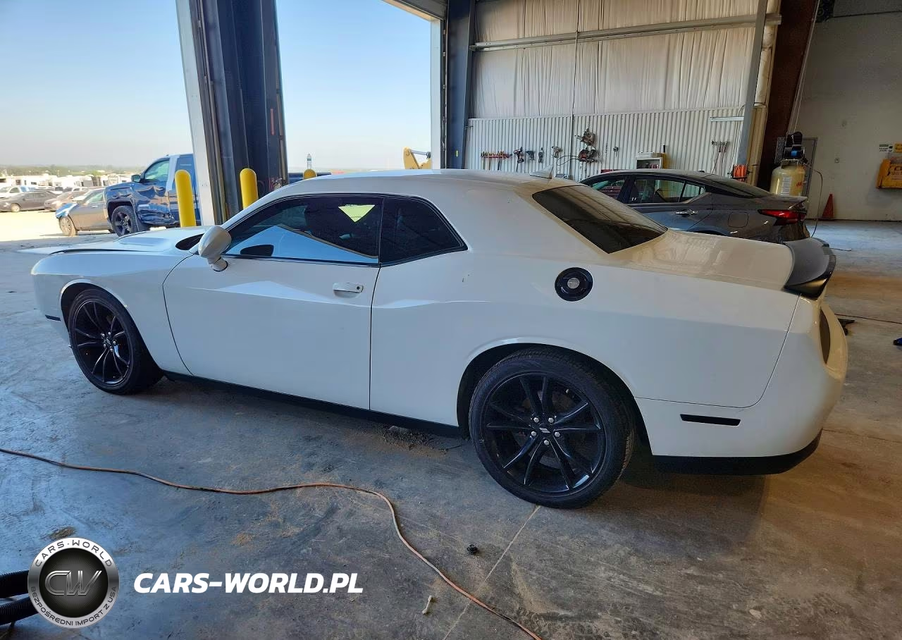 2018 Dodge Challenger Sxt VIN:2C3CDZAG1JH183721 - 2