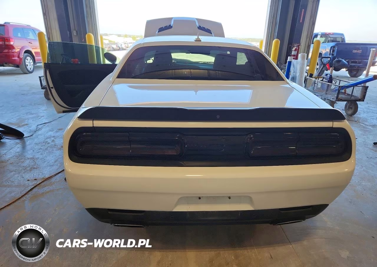 2018 Dodge Challenger Sxt VIN:2C3CDZAG1JH183721 - 6