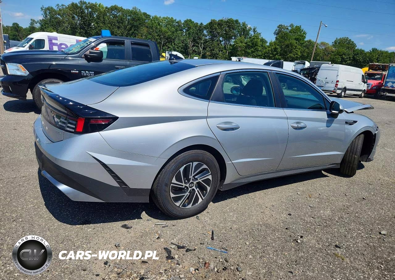 2026 Hyundai Sonata Hybrid Blue VIN:KMHL24JJ6TA156625 - 3