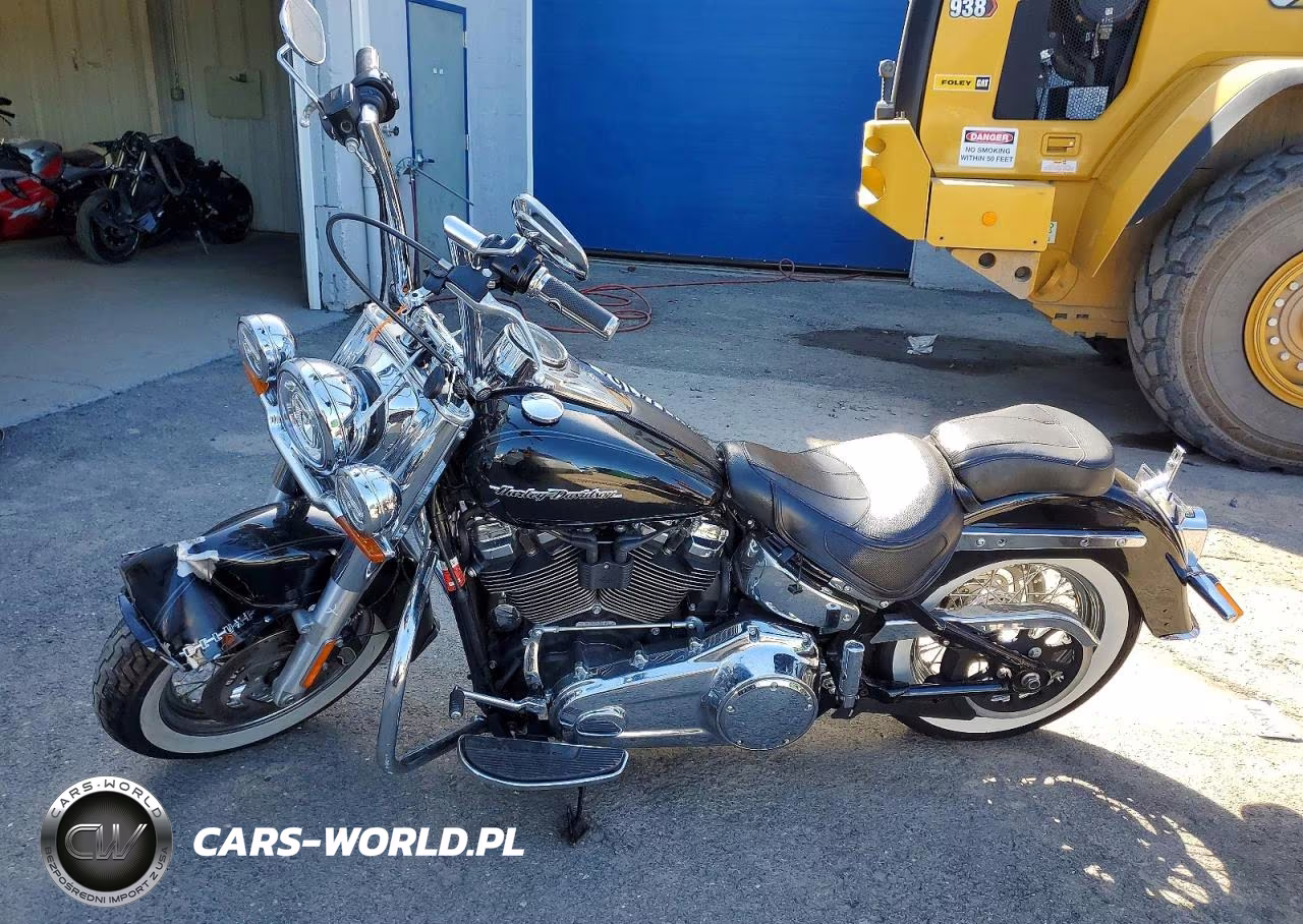 2018 Harley-Davidson Flde Deluxe VIN:1HD1YCJ13JC054817 - 3