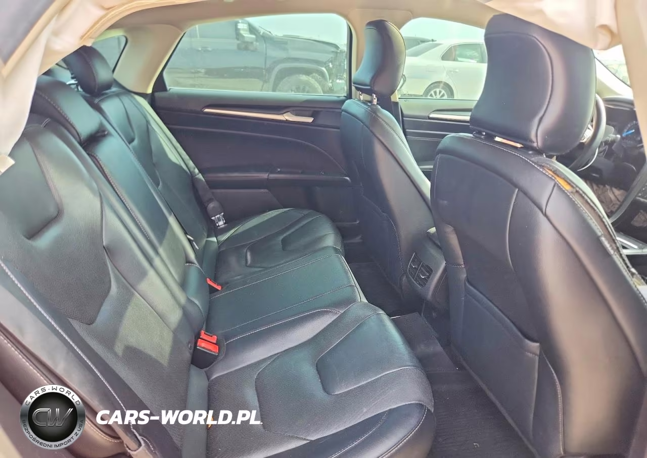 2019 Ford Fusion Titanium VIN:3FA6P0D90KR184556 - 10