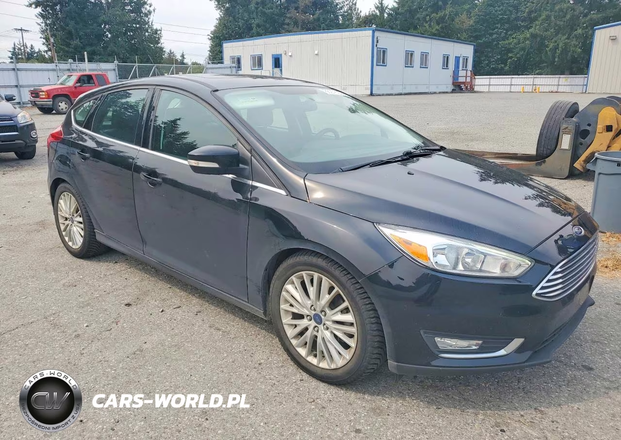 2017 Ford Focus Titanium VIN:1FADP3N20HL296369 - 4