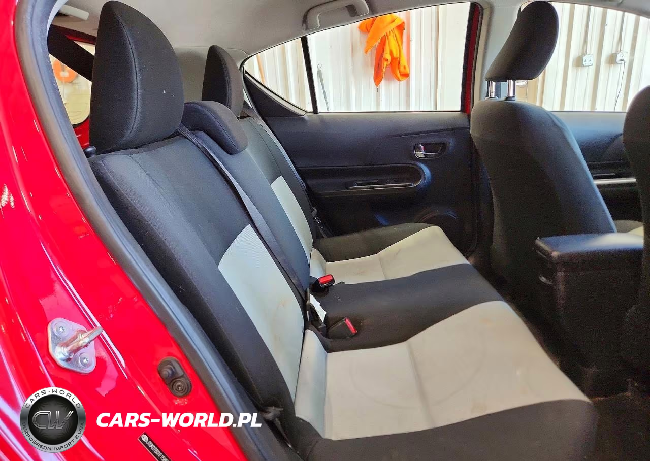 2015 Toyota Prius C Three VIN:JTDKDTB31F1585308 - 10