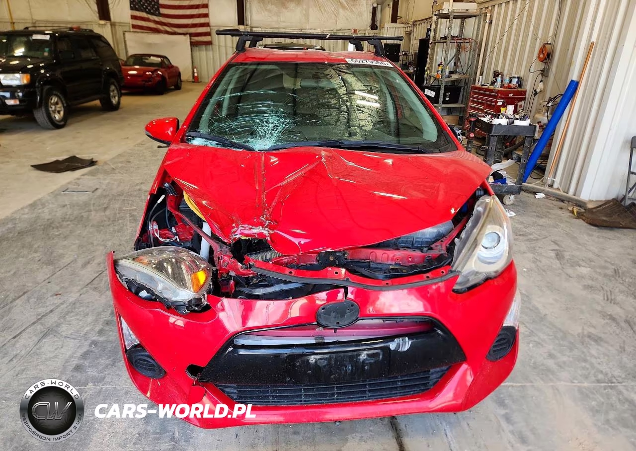 2015 Toyota Prius C Three VIN:JTDKDTB31F1585308 - 5