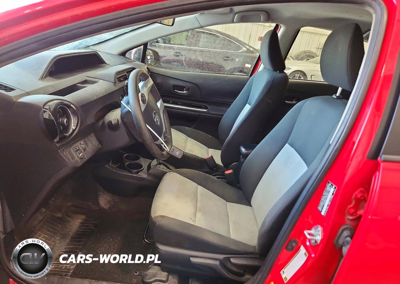 2015 Toyota Prius C Three VIN:JTDKDTB31F1585308 - 7