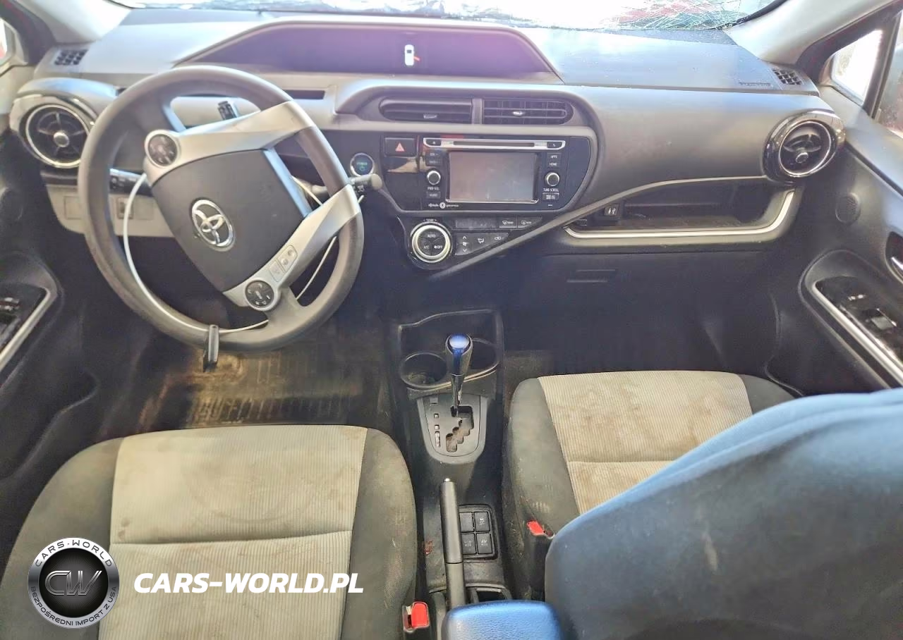 2015 Toyota Prius C Three VIN:JTDKDTB31F1585308 - 8
