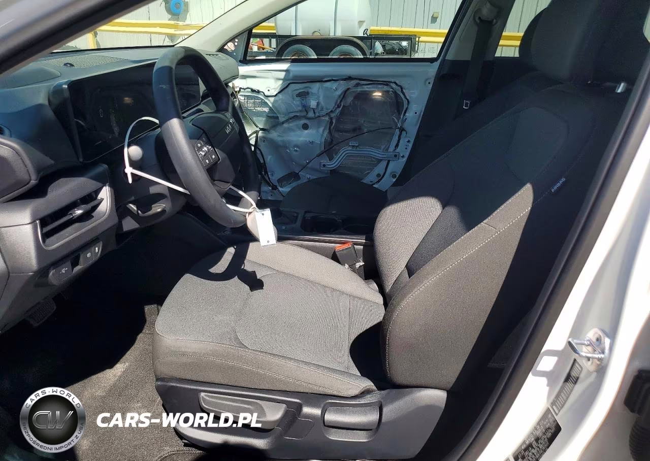 2025 Kia K4 Lx VIN:3KPFT4DE3SE181622 - 7
