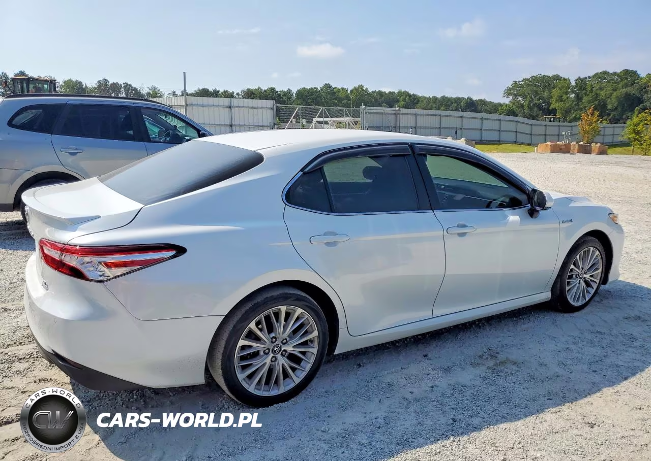 2018 Toyota Camry Hybrid Xle VIN:4T1B21HK2JU006743 - 3