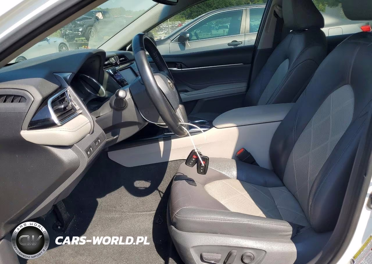 2018 Toyota Camry Hybrid Xle VIN:4T1B21HK2JU006743 - 7