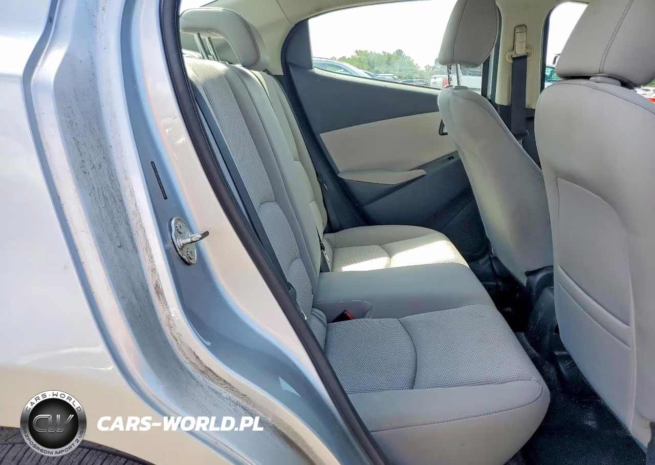 2019 Toyota Yaris Le VIN:3MYDLBYV5KY516000 - 10