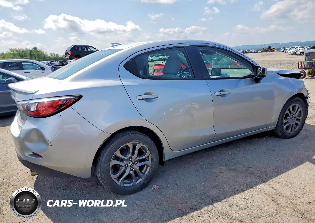 2019 Toyota Yaris Le VIN:3MYDLBYV5KY516000 - 3