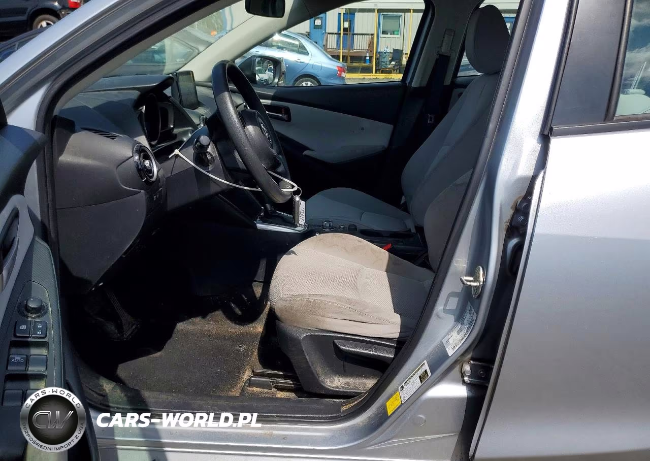 2019 Toyota Yaris Le VIN:3MYDLBYV5KY516000 - 7