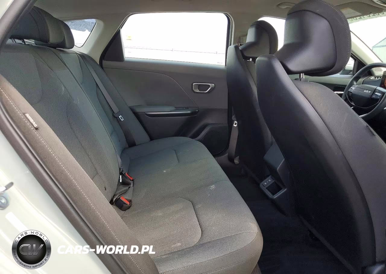 2025 Kia K4 Lxs VIN:3KPFT4DE1SE132886 - 10