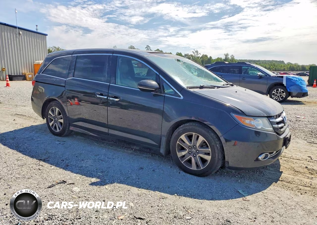 2017 Honda Odyssey Touring VIN:5FNRL5H94HB023860 - 4