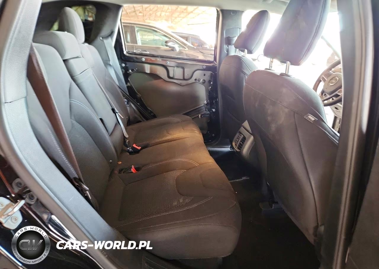 2019 Jeep Cherokee Latitude VIN:1C4PJLCB1KD392475 - 11