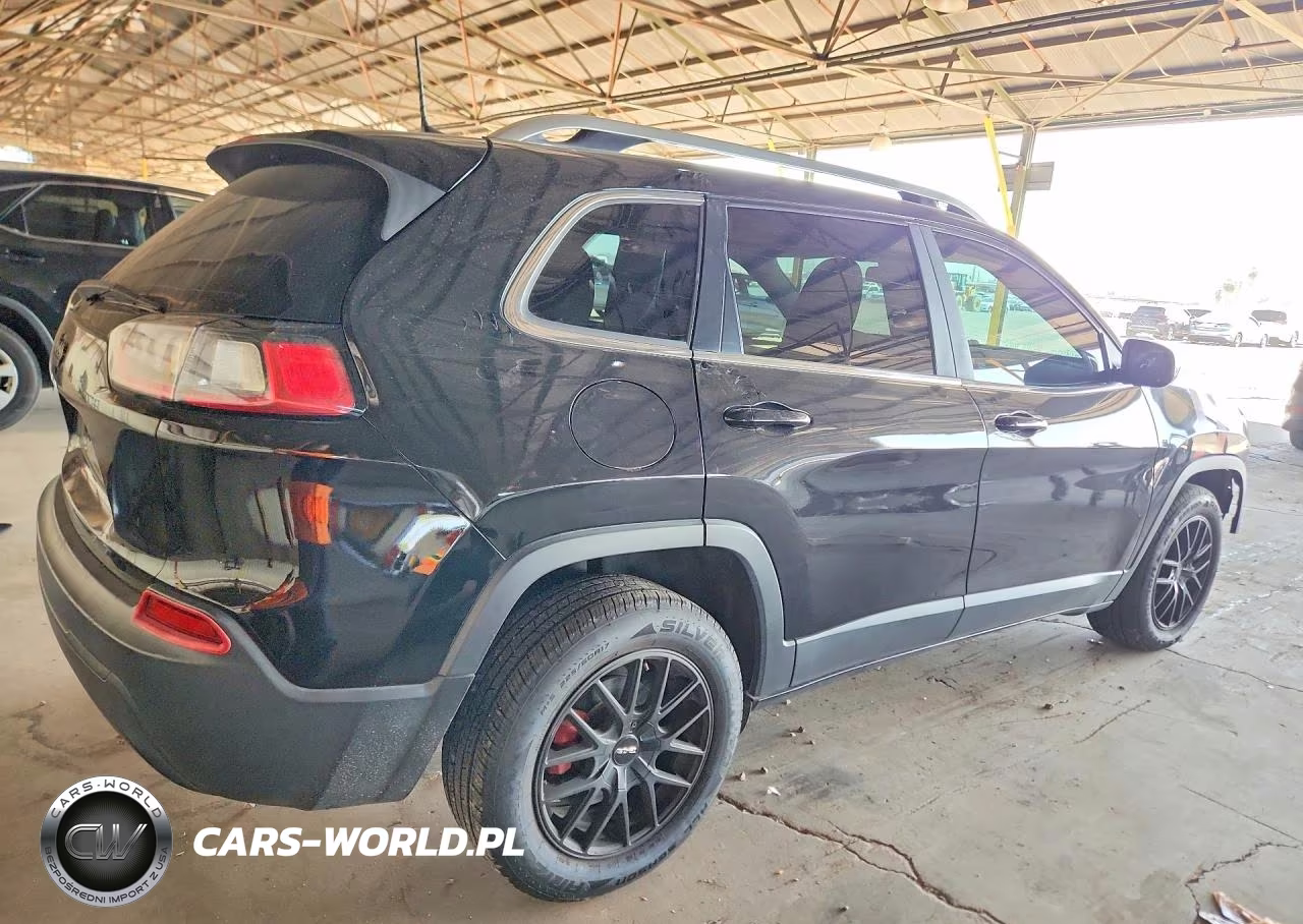 2019 Jeep Cherokee Latitude VIN:1C4PJLCB1KD392475 - 3