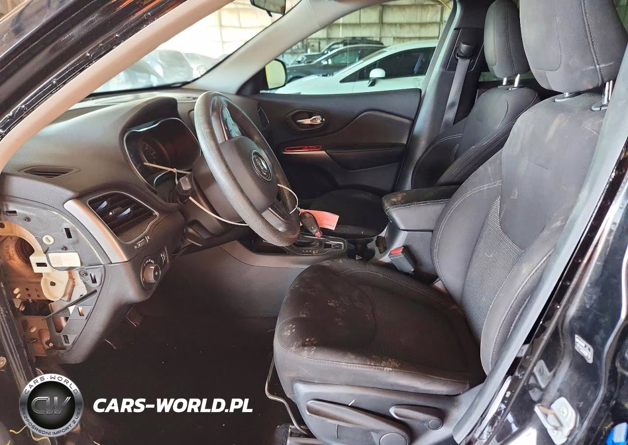 2019 Jeep Cherokee Latitude VIN:1C4PJLCB1KD392475 - 7
