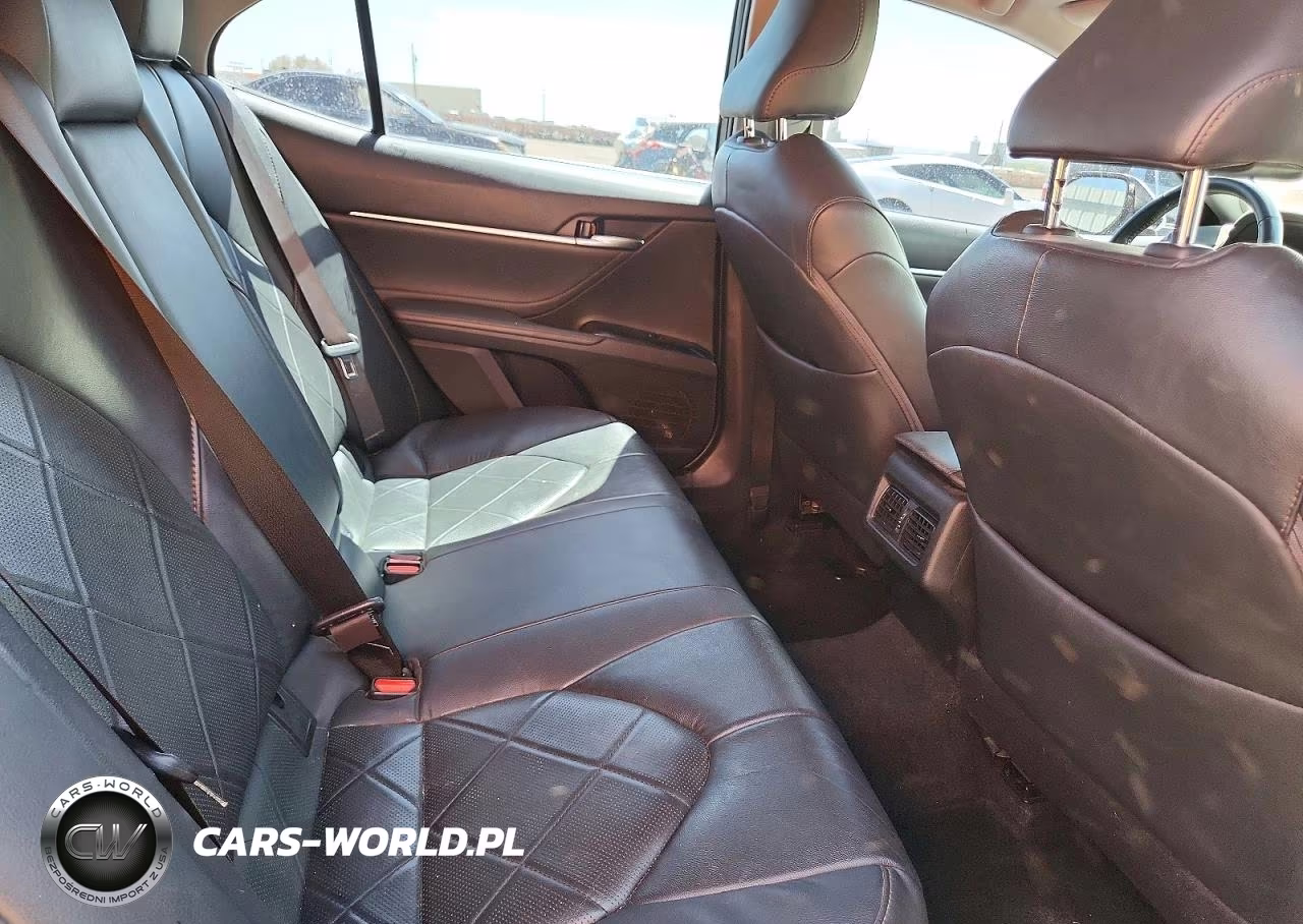 2018 Toyota Camry Hybrid Xle VIN:4T1B21HK7JU509152 - 10