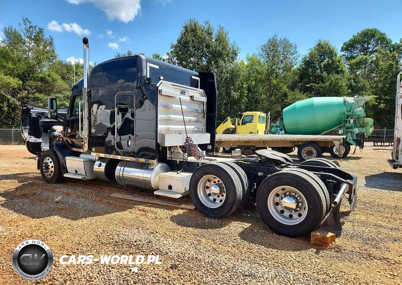 2015 Peterbilt 579 VIN:1XPBD49X5FD203731 - 2