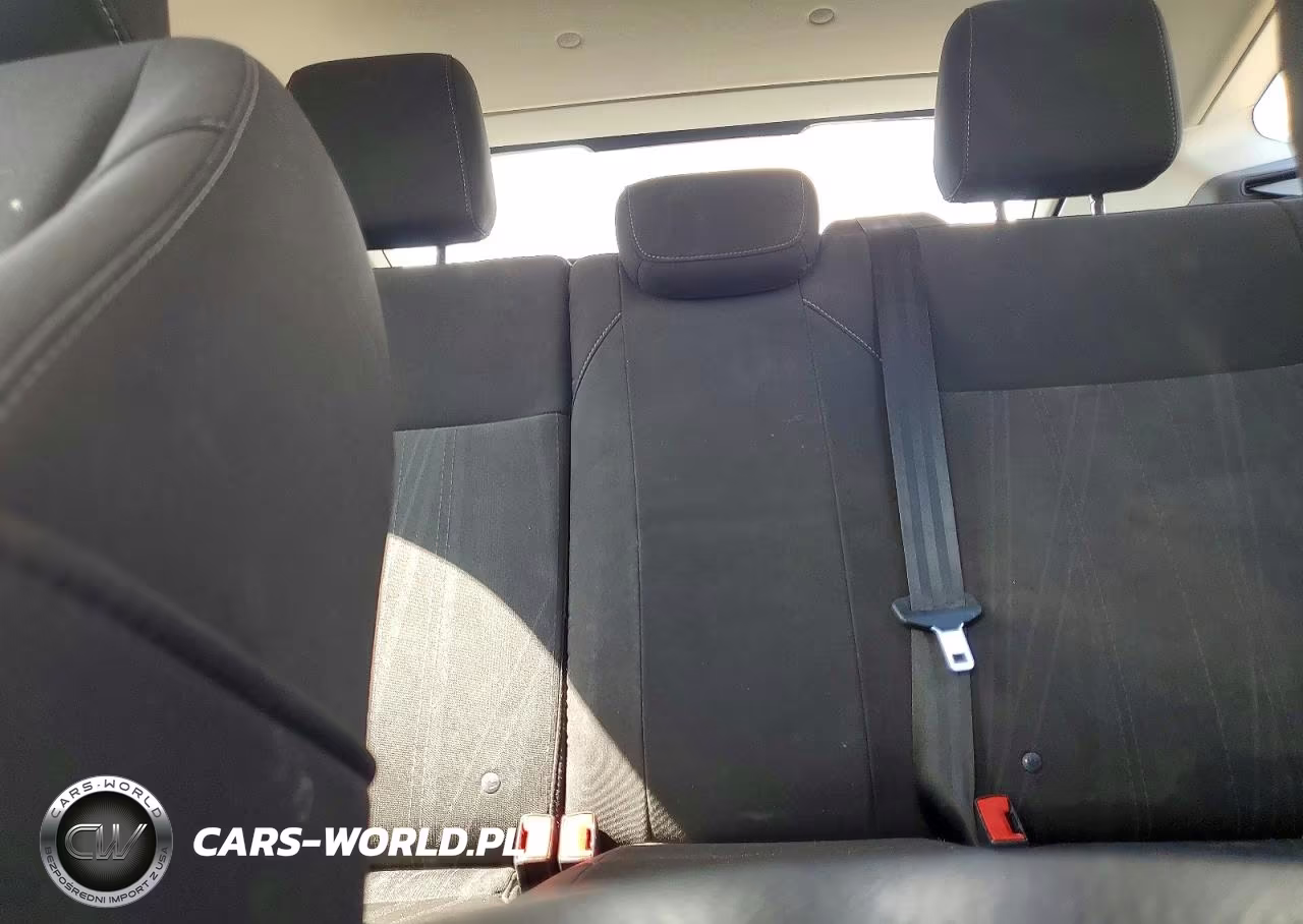 2018 Ford Focus Se VIN:1FADP3K23JL222163 - 10