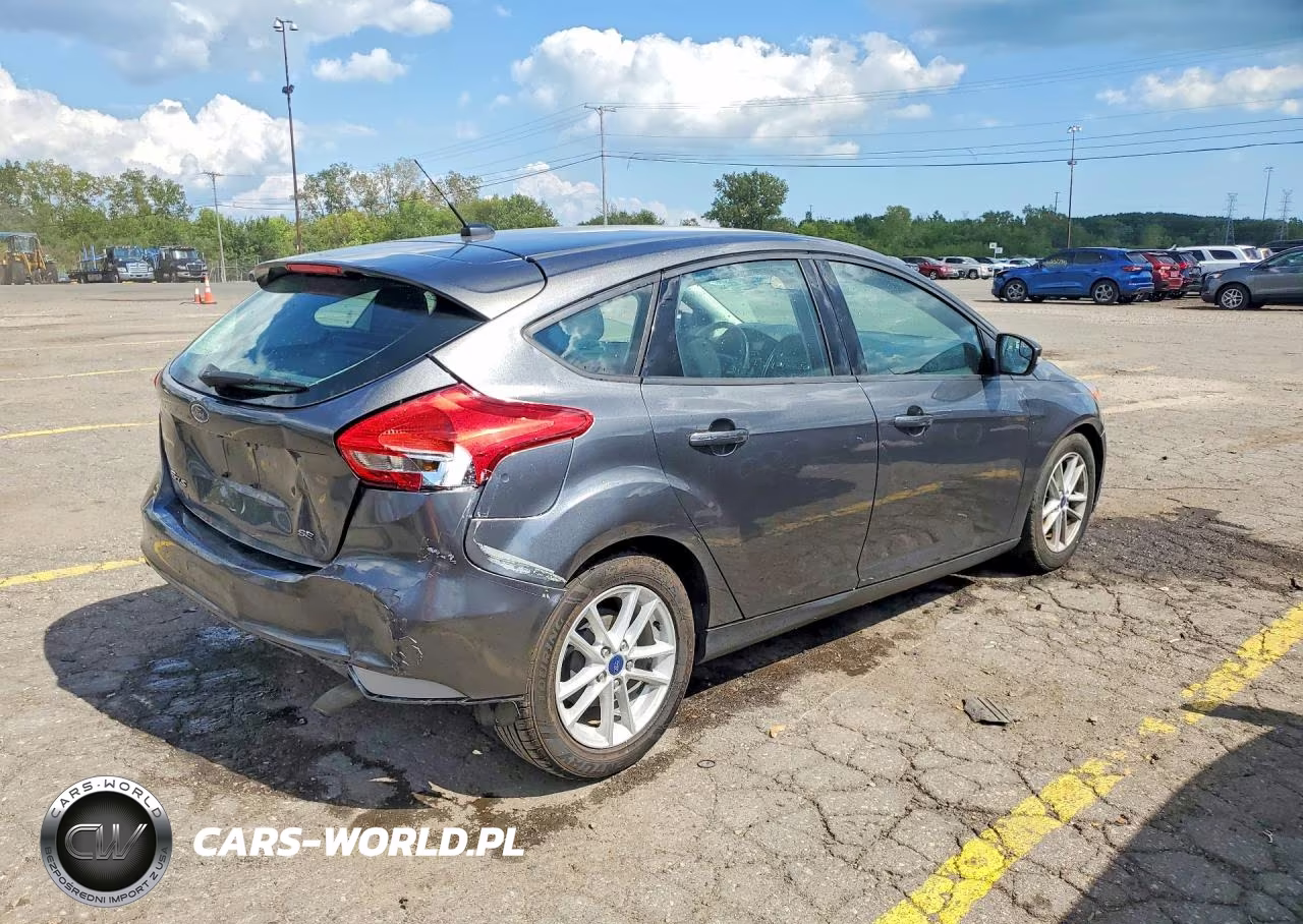 2018 Ford Focus Se VIN:1FADP3K23JL222163 - 3